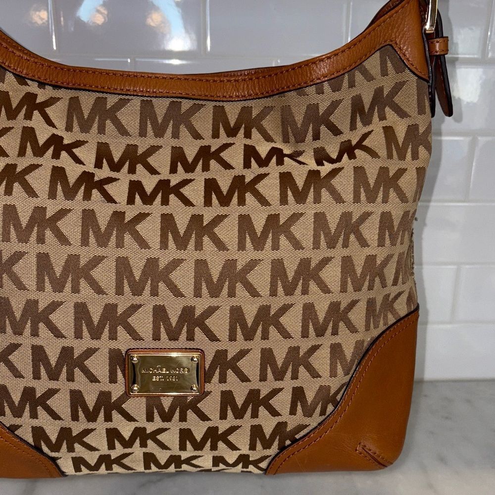 Michael Kors Bag Purse Handbag Millbrook Signature Jacquard Large Shoulder Hobo - Picture 3 of 16